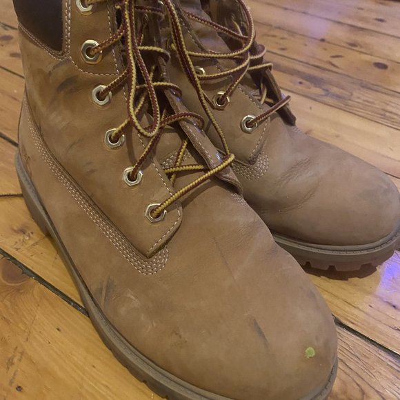 Slightly worn out Timberland's - Picture 2 of 3